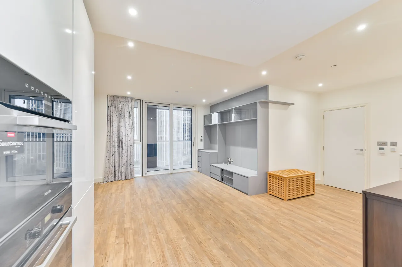 Flat 48, Gladwin Tower, 50 Wandsworth Road, London, photo 3