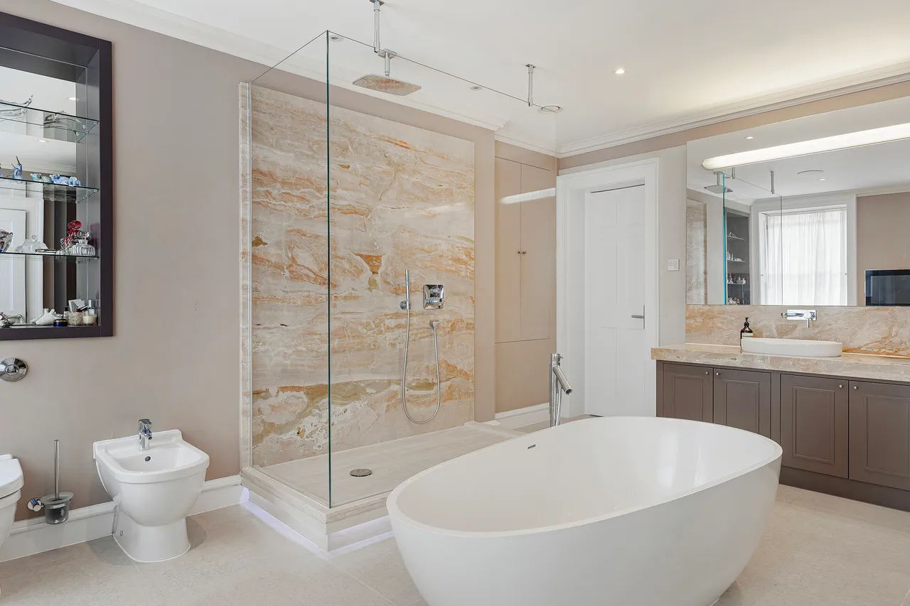 Langham Street, Marylebone, London, photo 9
