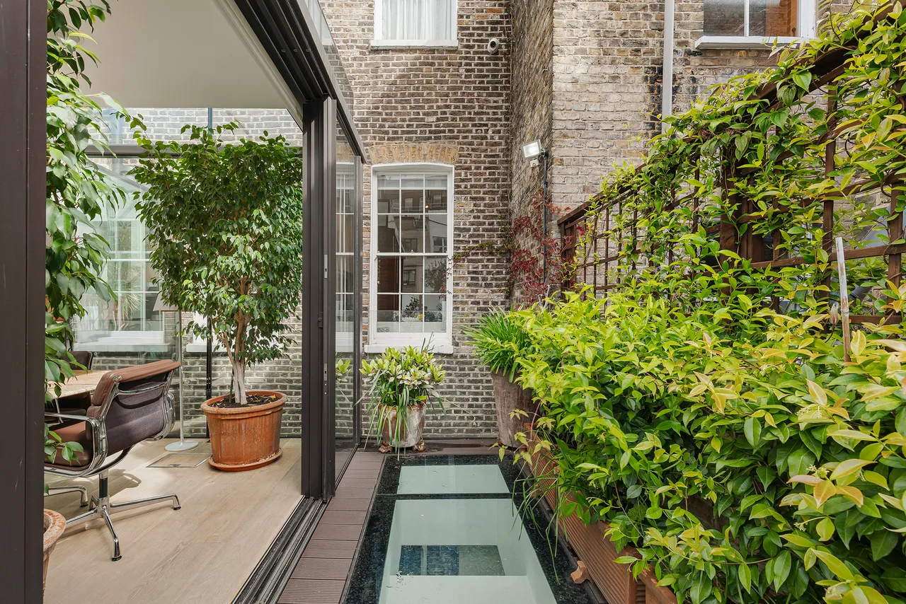Langham Street, Marylebone, London, photo 12