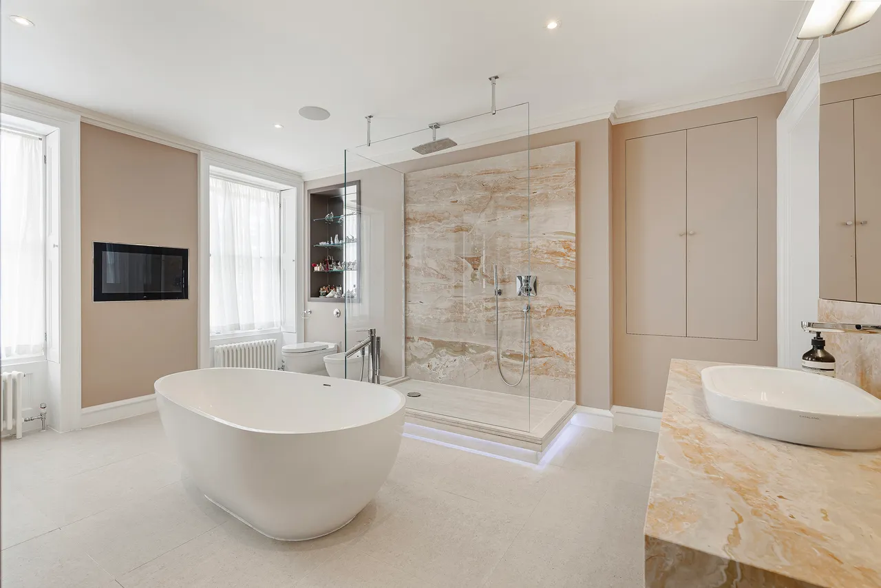 Langham Street, Marylebone, London, photo 8