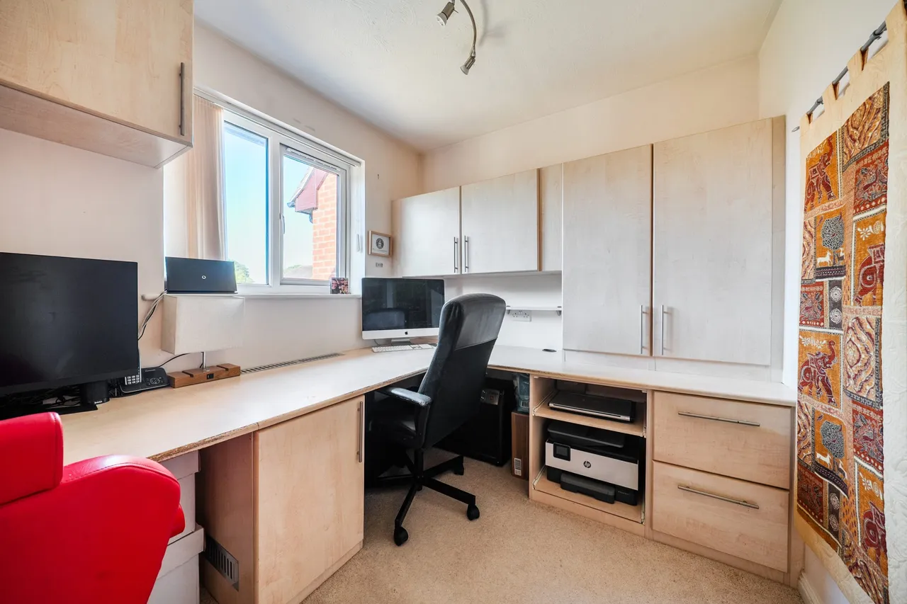 Addison Gardens, Odiham, Hook, RG29 1AS, photo 14