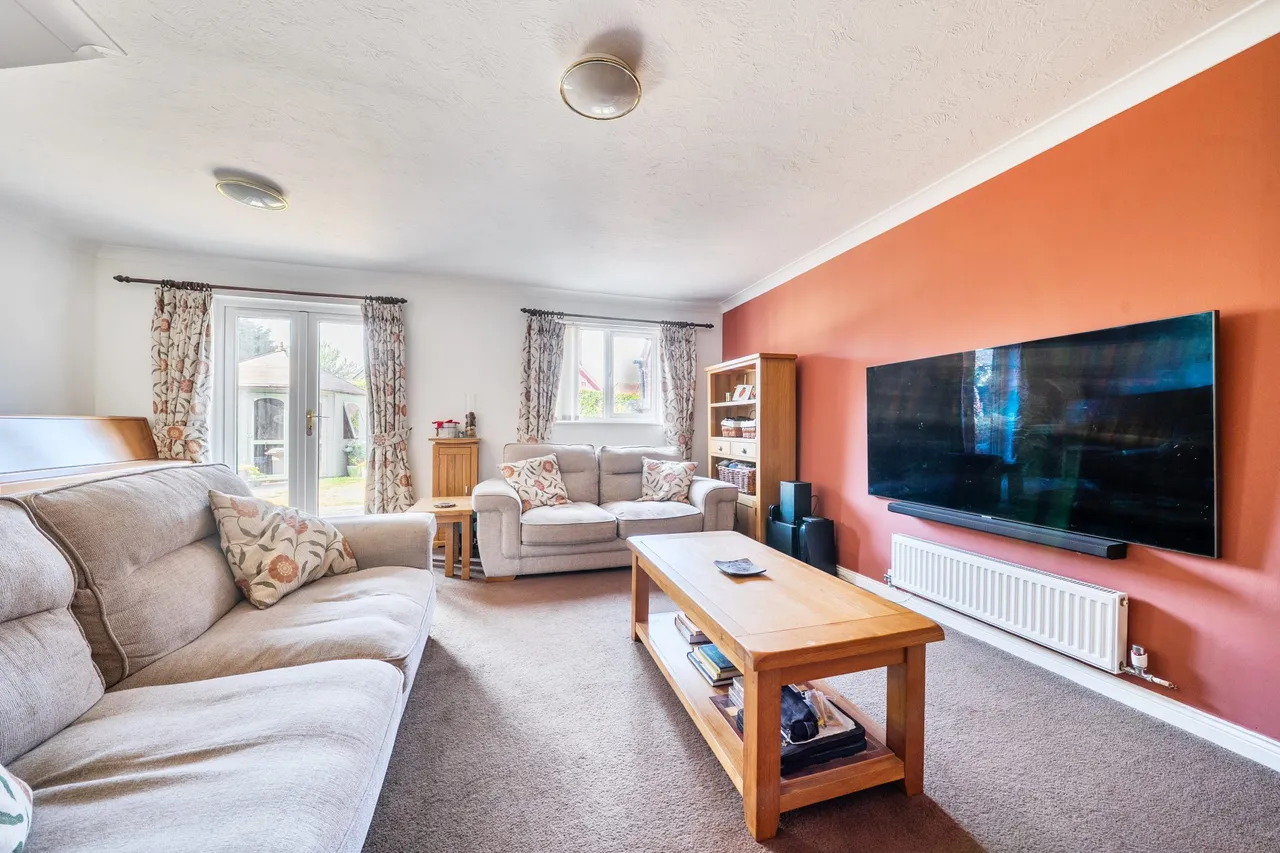 Addison Gardens, Odiham, Hook, RG29 1AS, photo 6