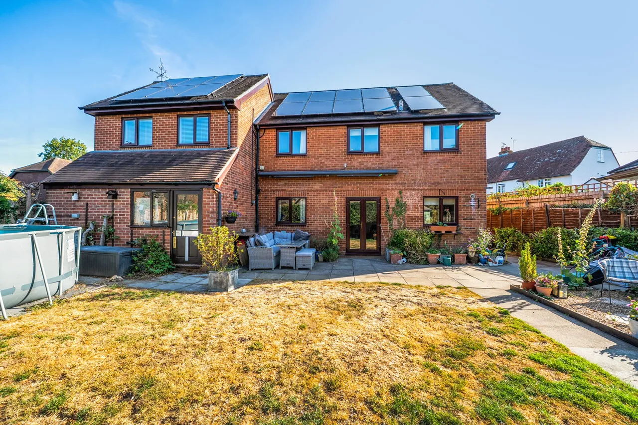 Addison Gardens, Odiham, Hook, RG29 1AS, photo 2