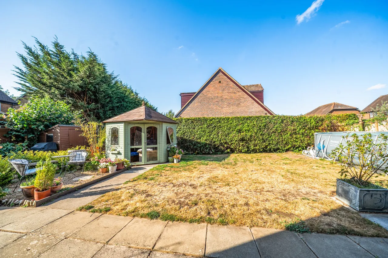 Addison Gardens, Odiham, Hook, RG29 1AS, photo 16