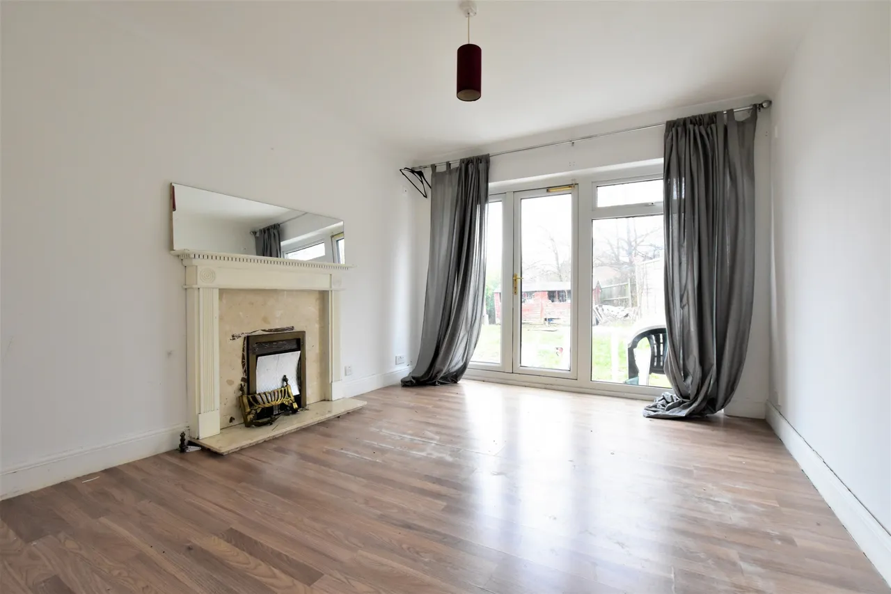Clayhill Crescent, Mottingham, SE9 4JB, photo 2