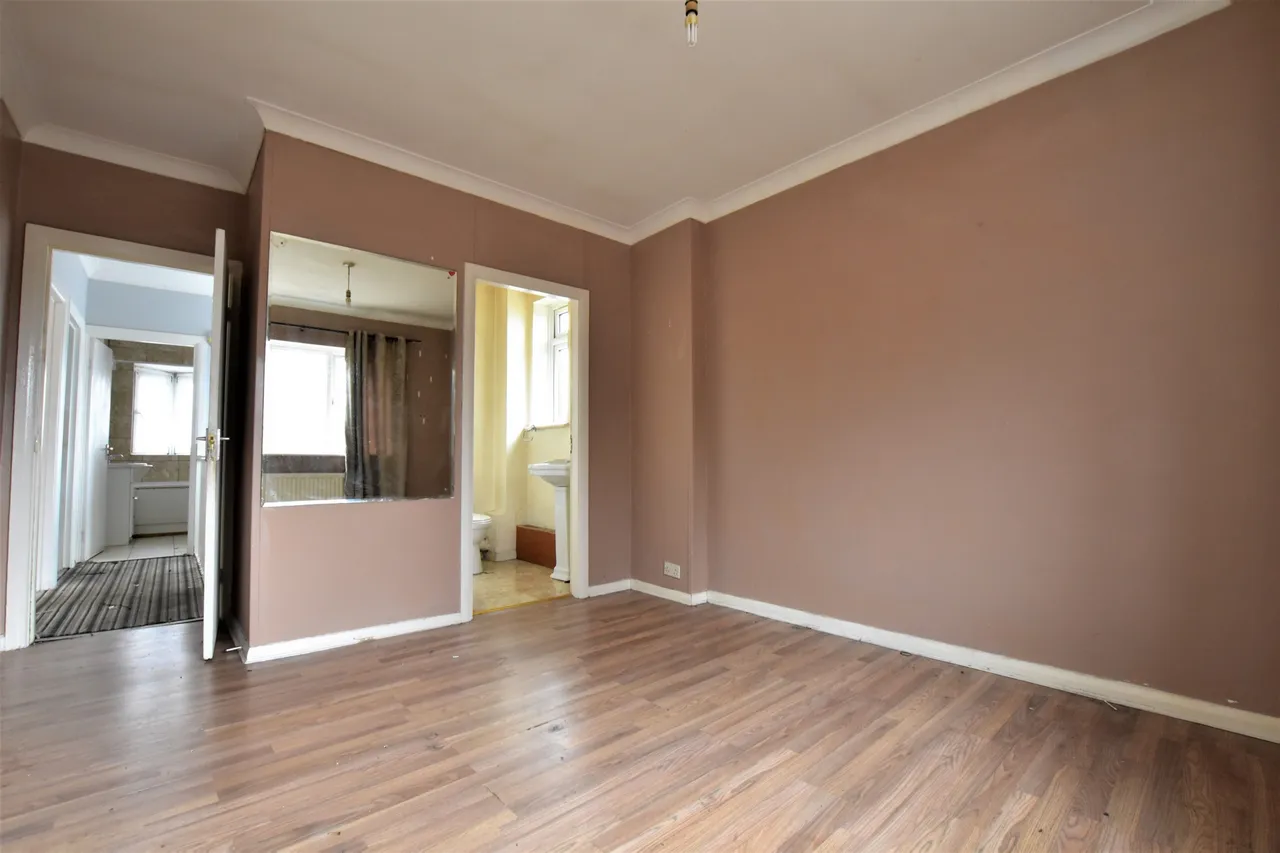 Clayhill Crescent, Mottingham, SE9 4JB, photo 6