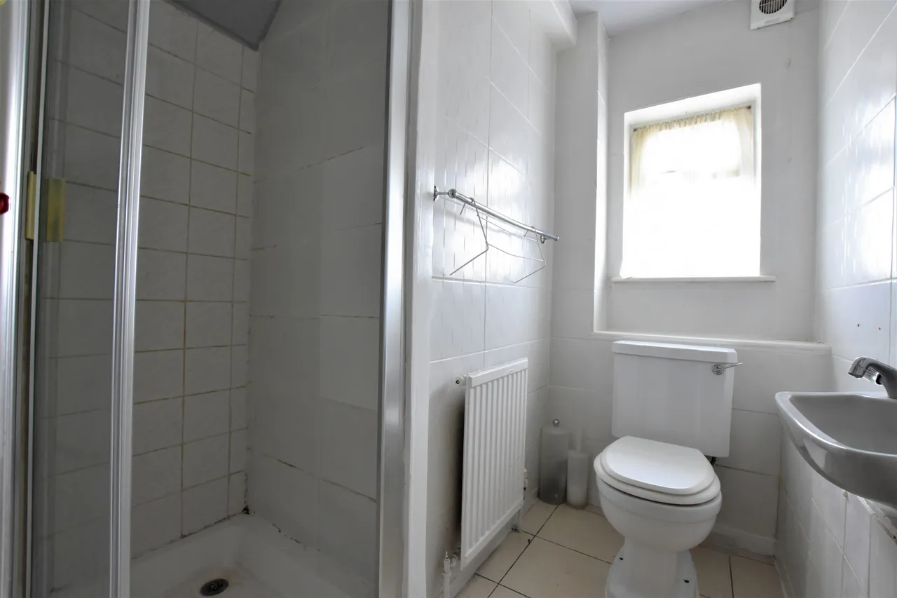 Clayhill Crescent, Mottingham, SE9 4JB, photo 11