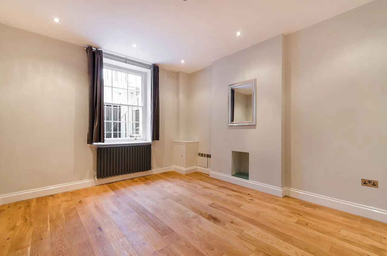 2 bed flat for sale — Basement, 15 Claverton Street, London