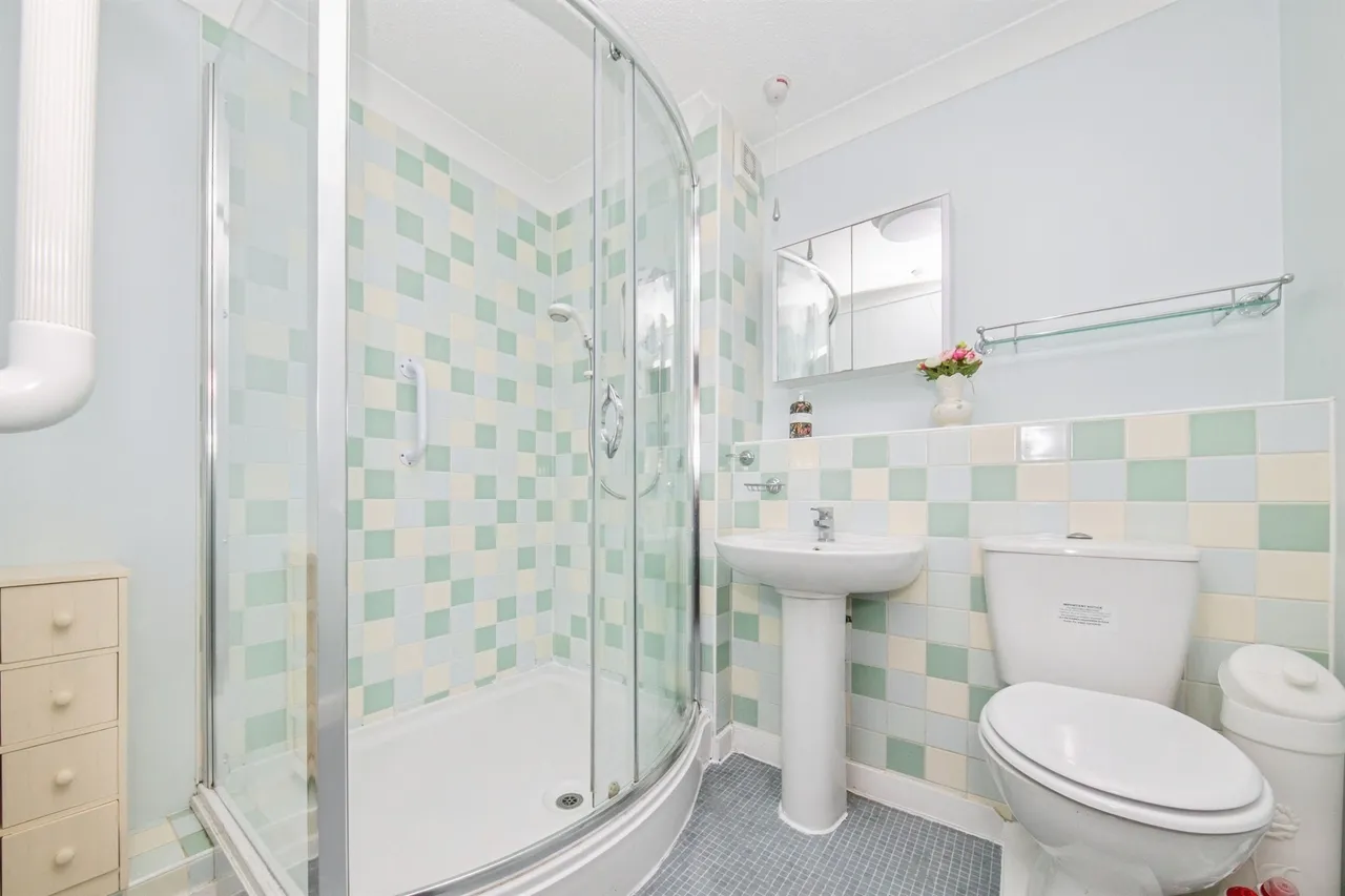 Weavers Court, Sudbury, CO10, photo 8