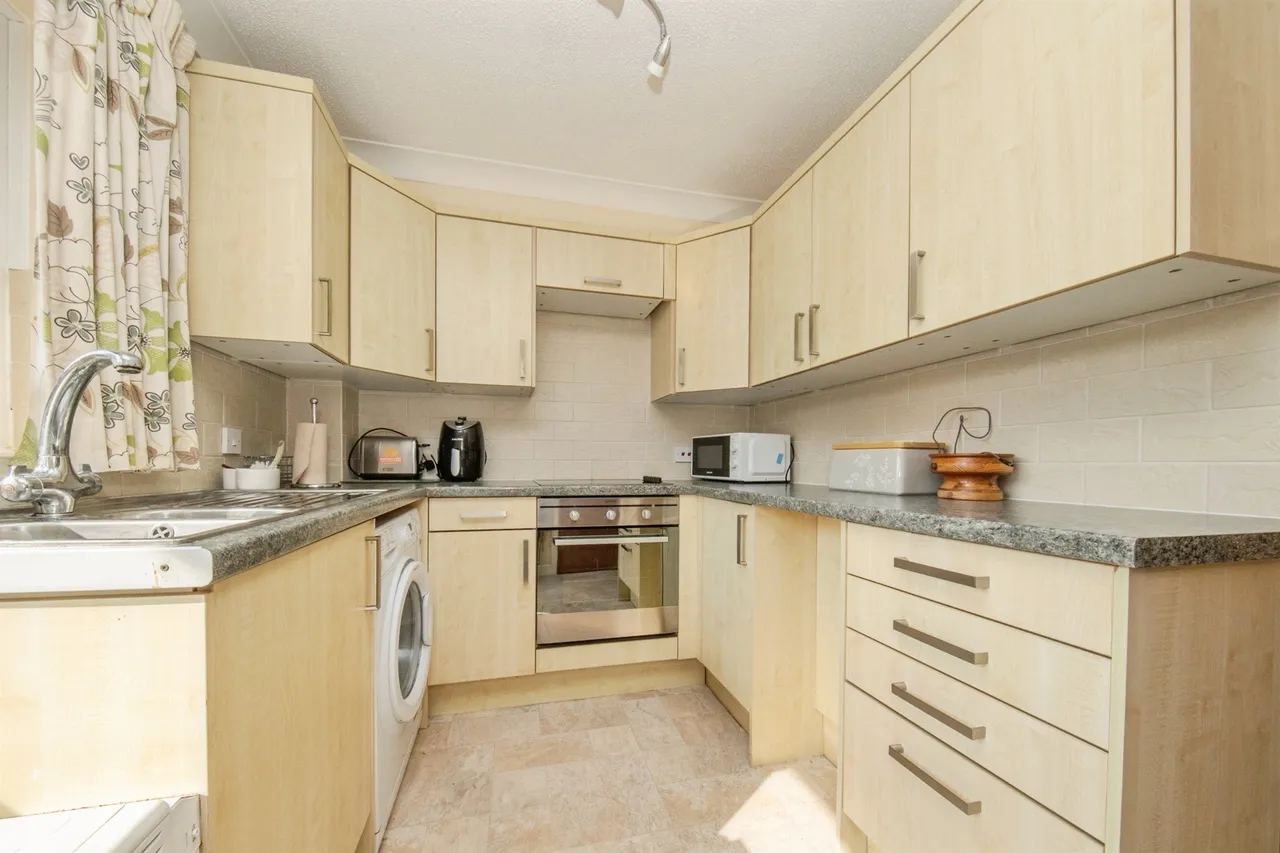 Weavers Court, Sudbury, CO10, photo 5