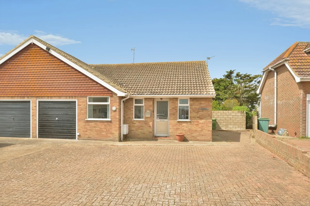 3 bed house for sale — Leonard Road, Greatstone, New Romney, Kent, TN28