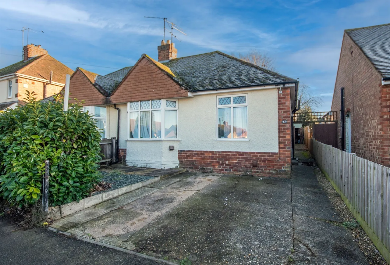 2 bed house for sale, Bryant Road, Kettering, NN15