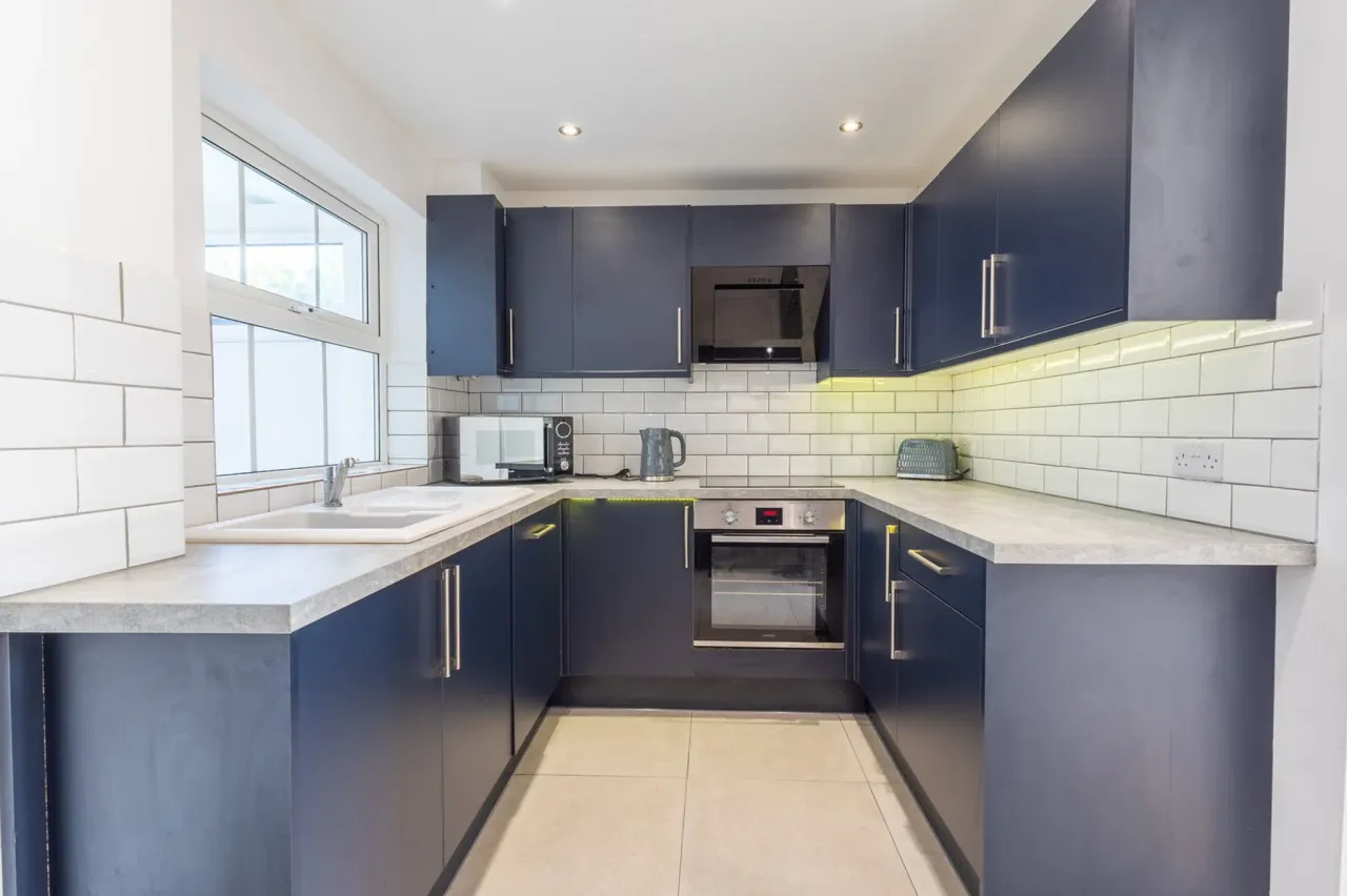 Thorneycroft Close, Walton-on-thames,..., photo 2