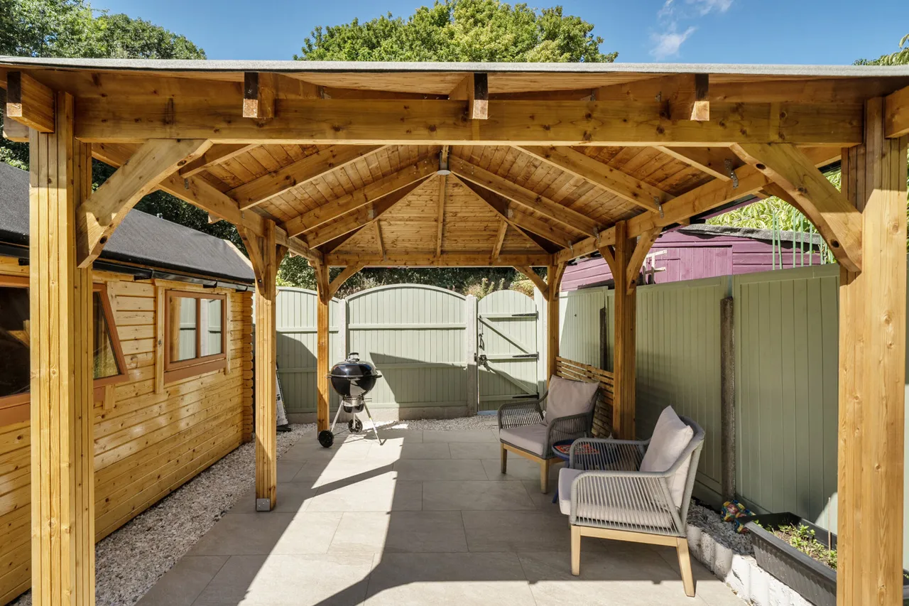 Belle Vue Terrace, Summerhouse Lane, UB9, photo 10