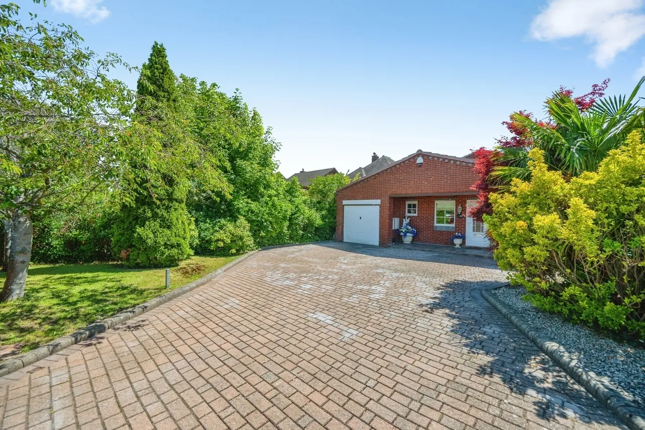 Sutton Road, Mile Oak, Tamworth, Staffordshire, B78, photo 2