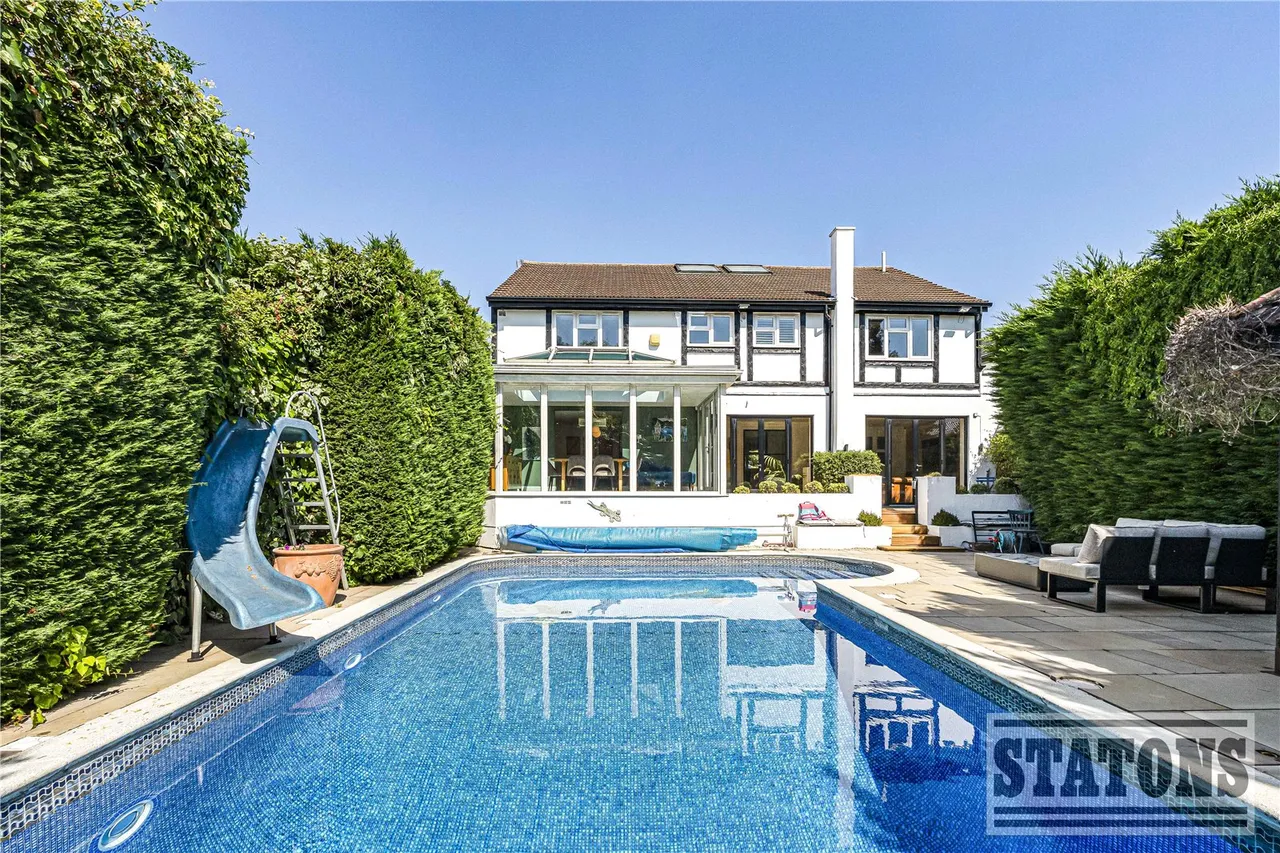 Greenbrook Avenue, Hadley Wood, EN4 0LS, photo 2