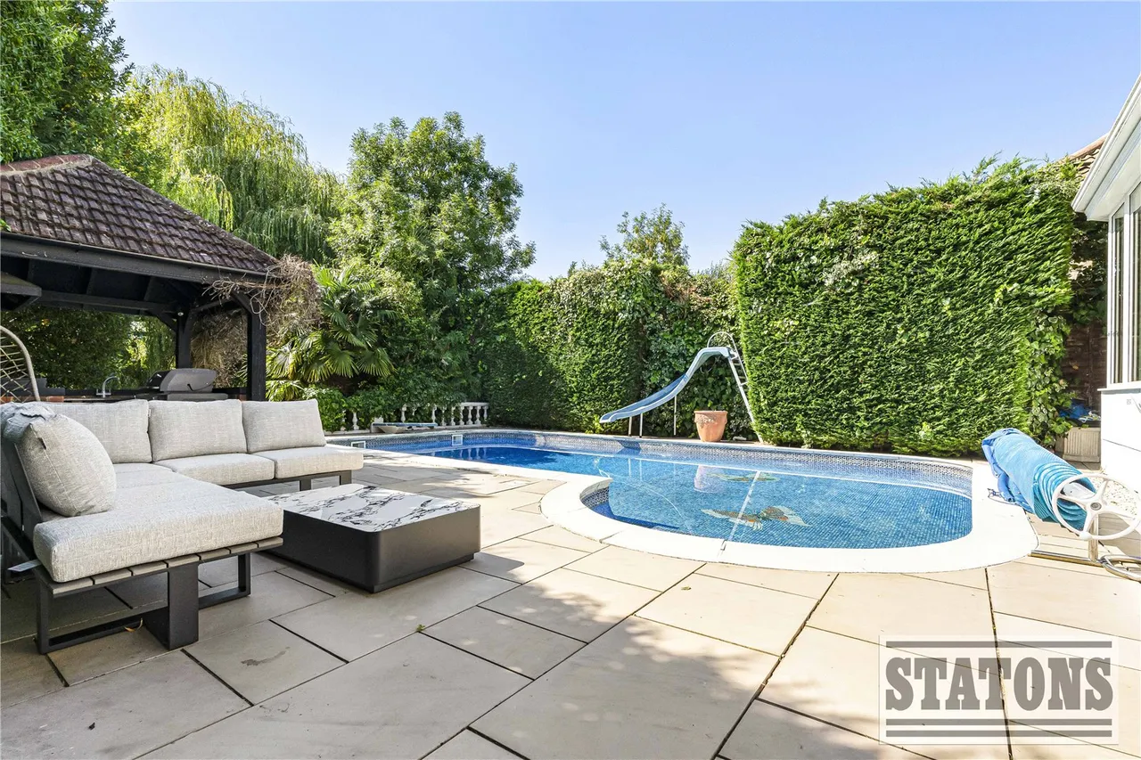 Greenbrook Avenue, Hadley Wood, EN4 0LS, photo 17