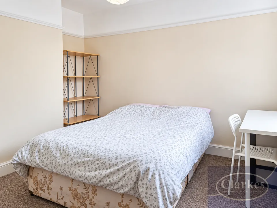 4 bed house to rent, Acland road, Winton