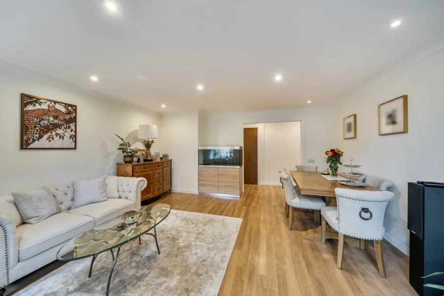 Finchley Lane, London, NW4, photo 13