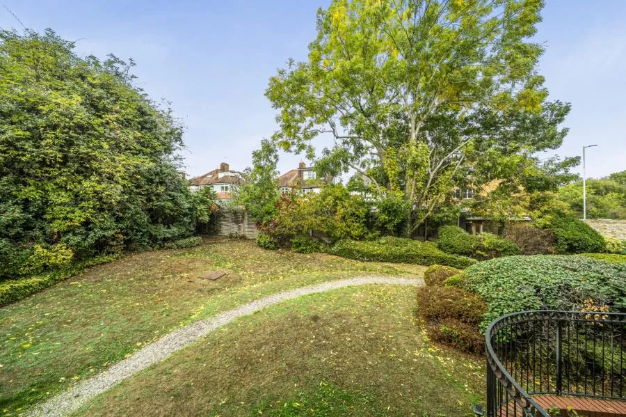 Finchley Lane, London, NW4, photo 10