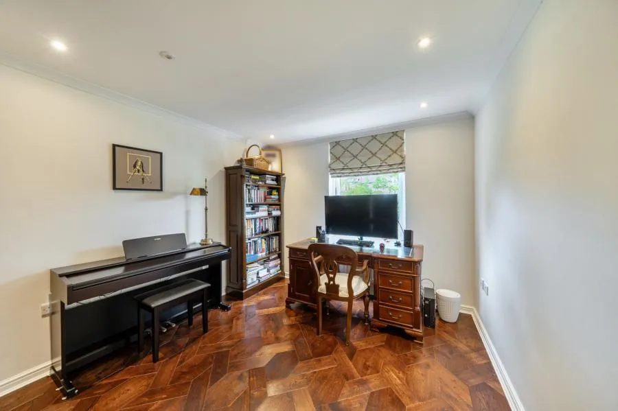 Finchley Lane, London, NW4, photo 5