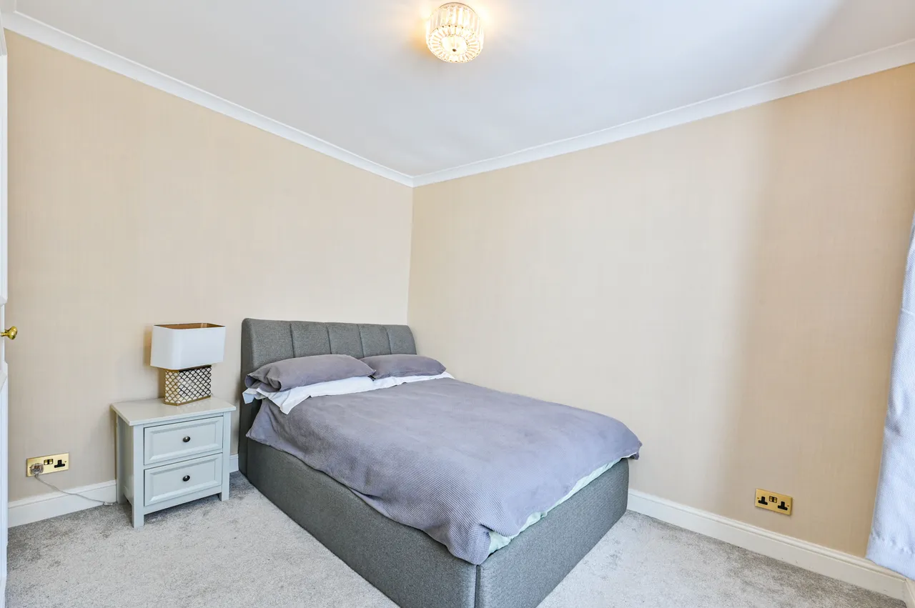 Flat 3, 9 Castletown Road, London, photo 5