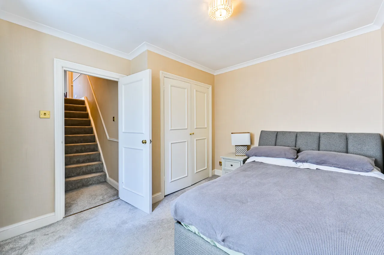 Flat 3, 9 Castletown Road, London, photo 6