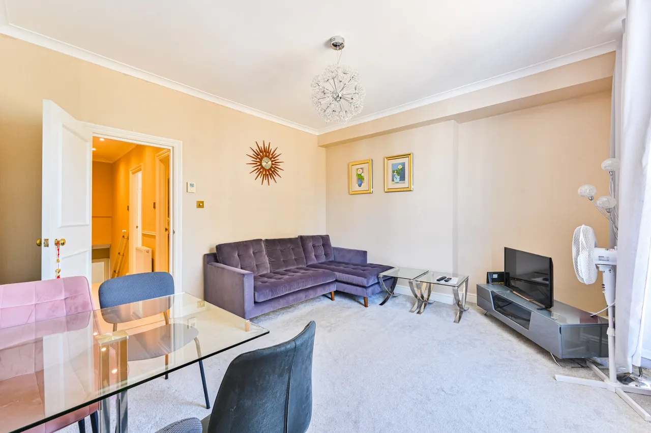 Flat 3, 9 Castletown Road, London, photo 3