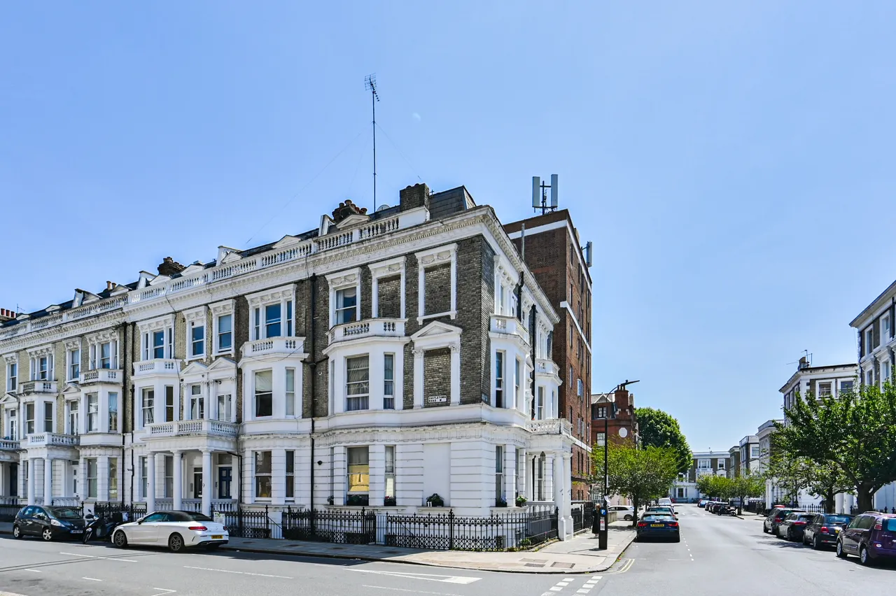 2 bed flat for sale — Flat 3, 9 Castletown Road, London