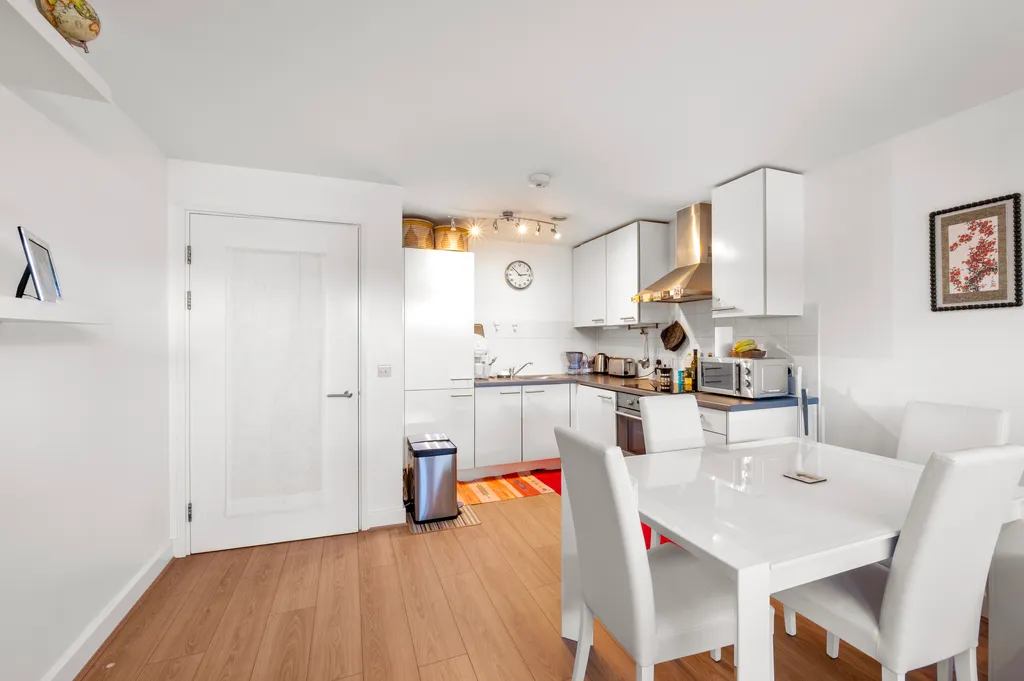 Petergate, London, SW11, photo 2