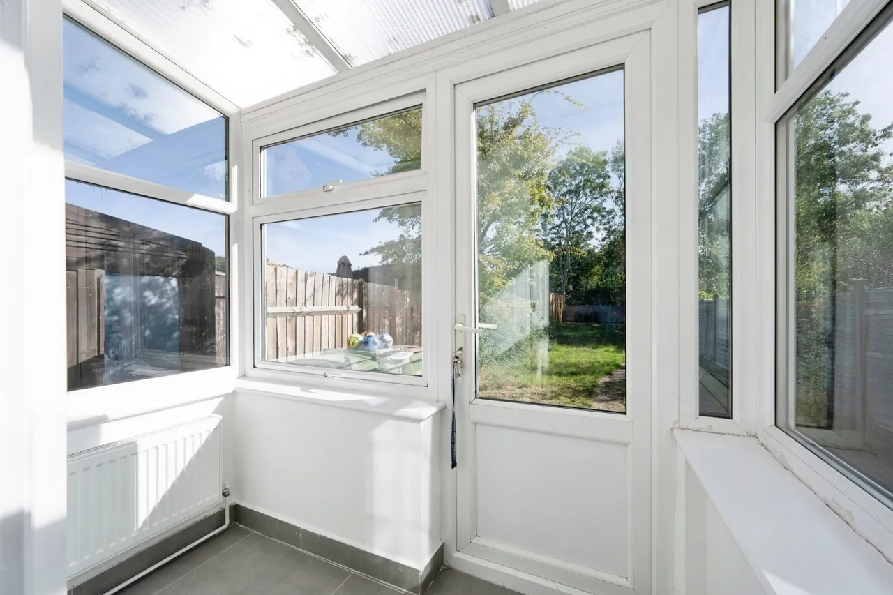 Farm Road, Esher, KT10, photo 5