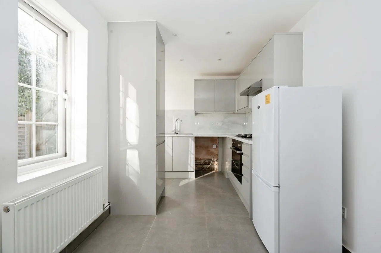 Farm Road, Esher, KT10, photo 4