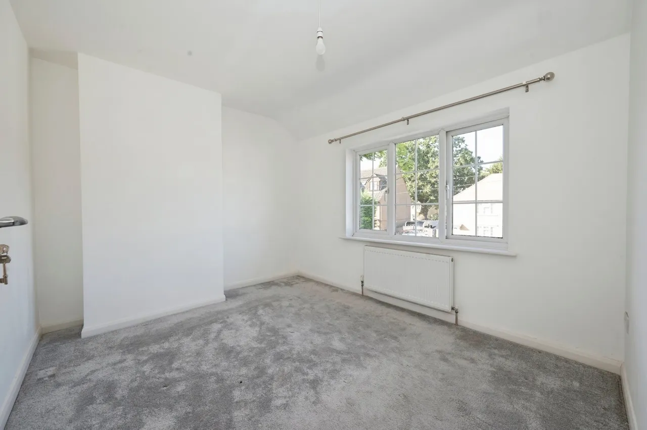 Farm Road, Esher, KT10, photo 11