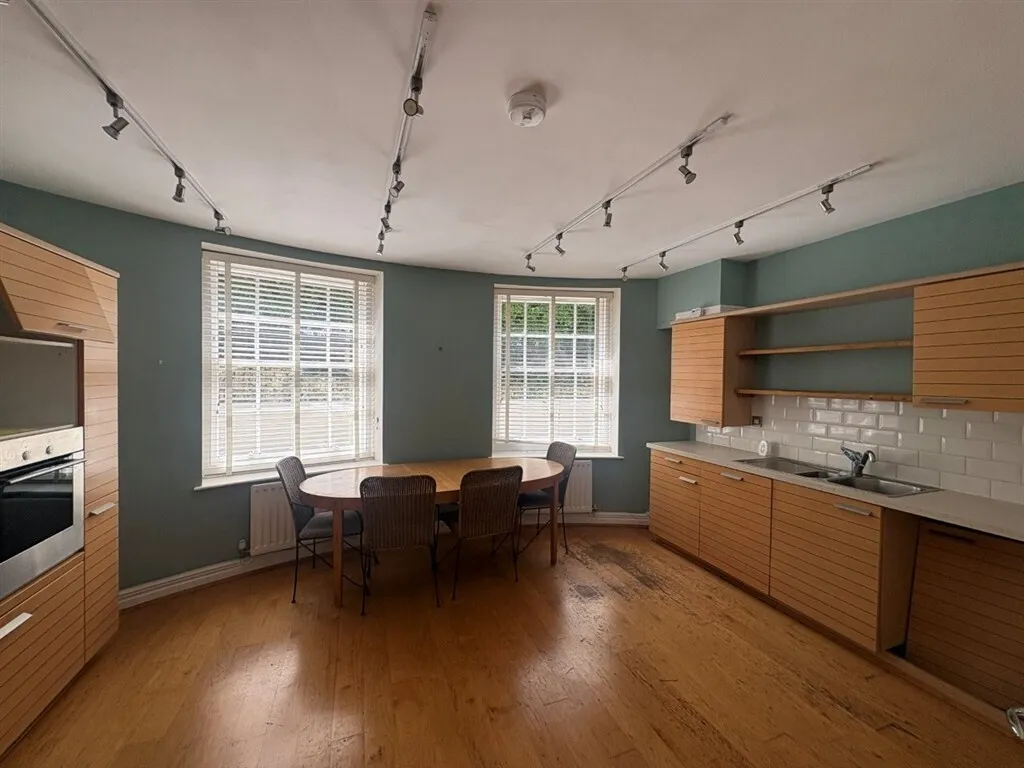 Store) Windlesham Road, BRIGHTON, photo 10