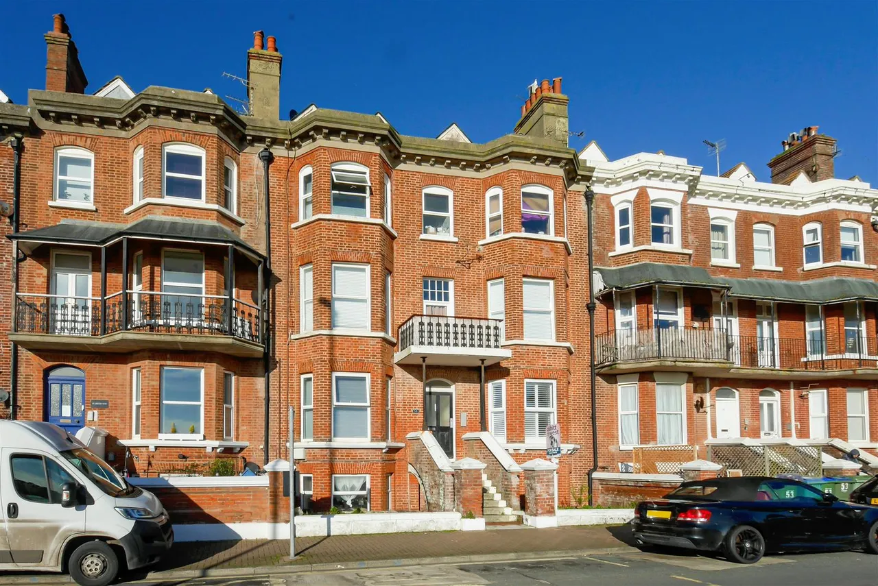 2 bed flat for sale, South Terrace, Littlehampton