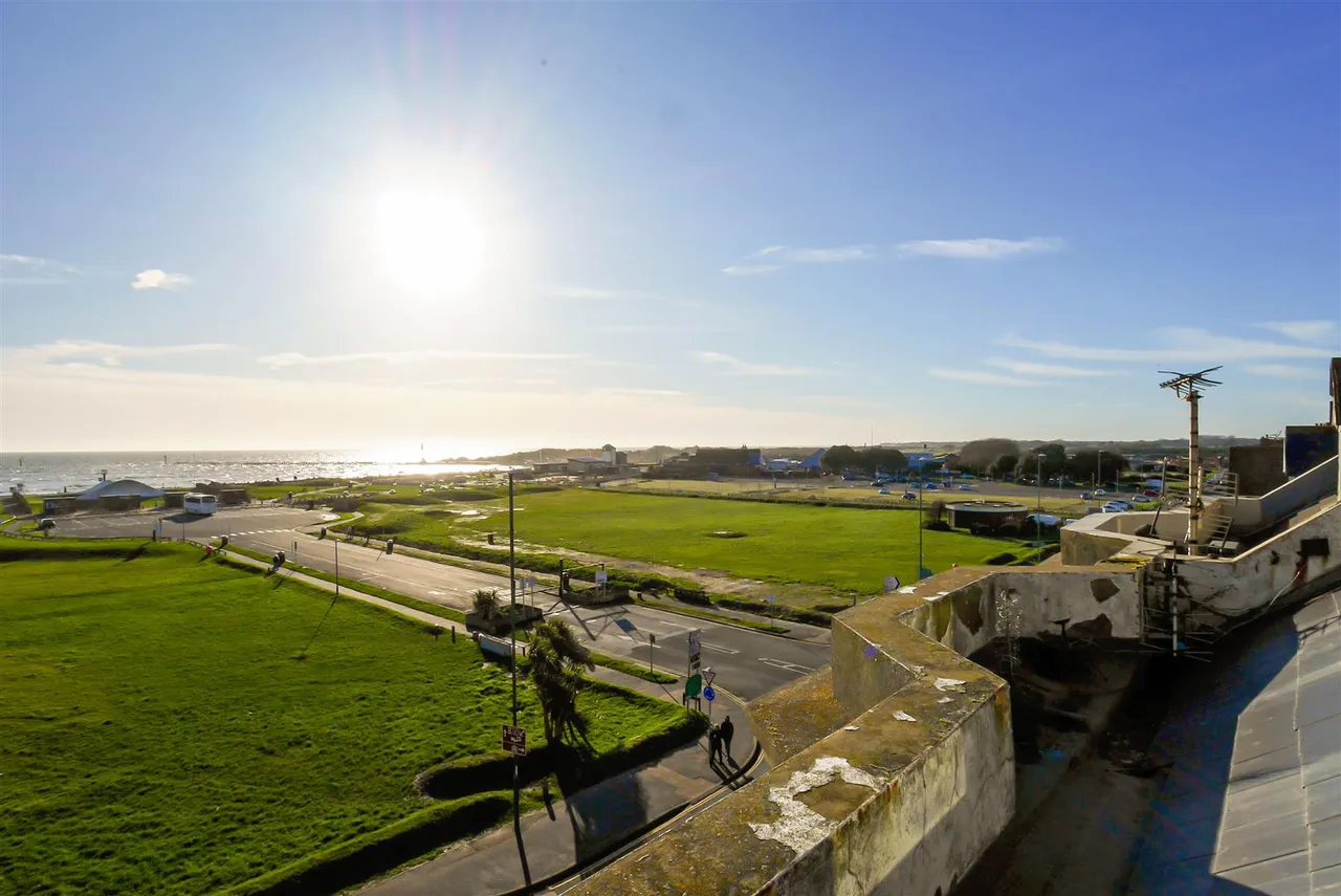 South Terrace, Littlehampton, photo 8