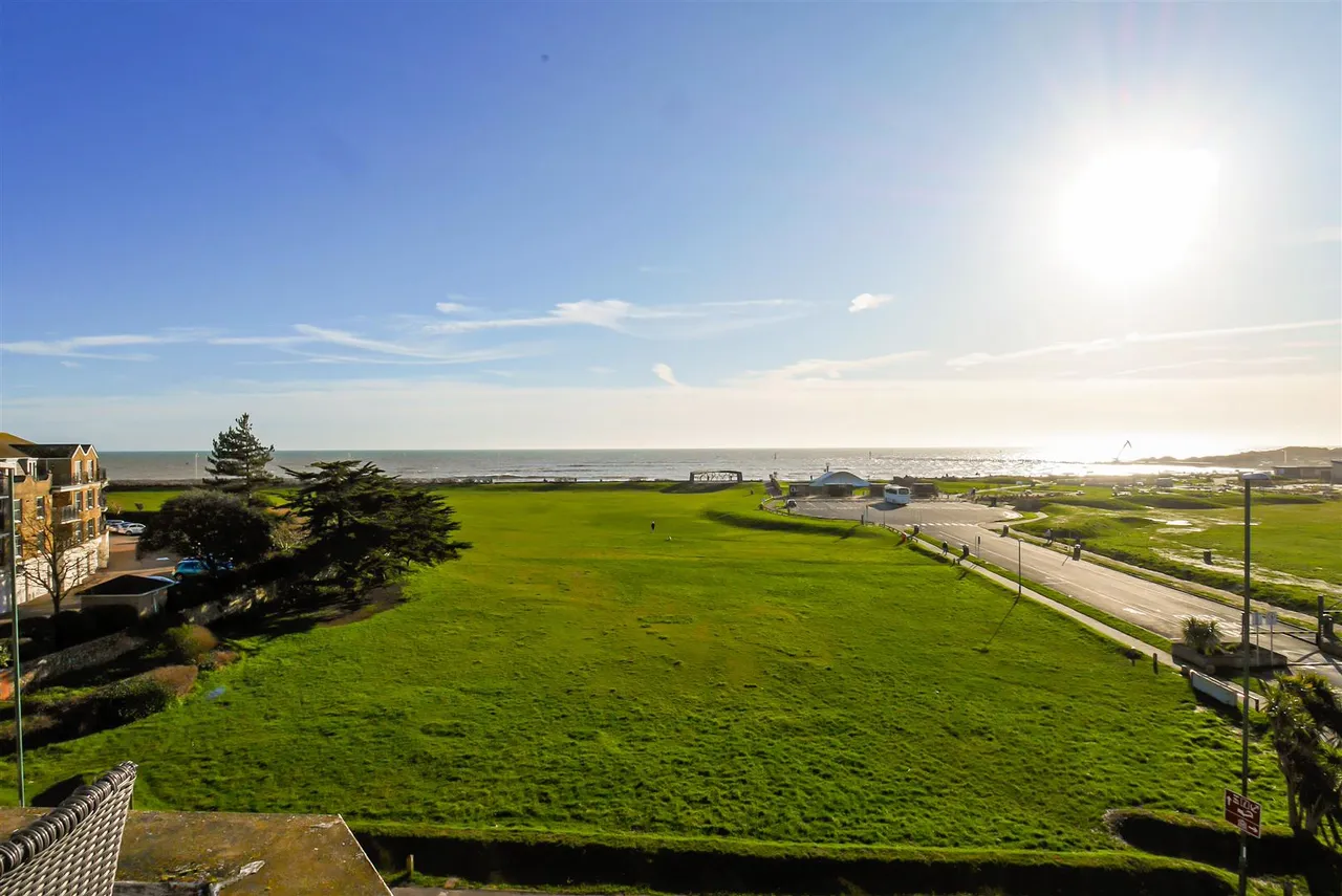 South Terrace, Littlehampton, photo 2