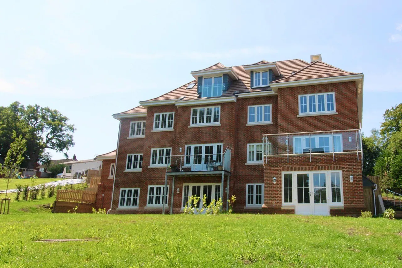 Bridge Road, Sarisbury Green, photo 16