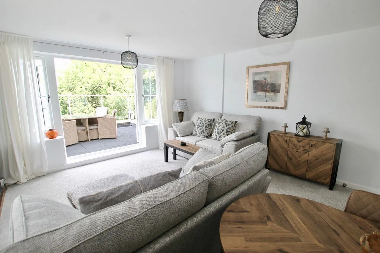 Bridge Road, Sarisbury Green, photo 3