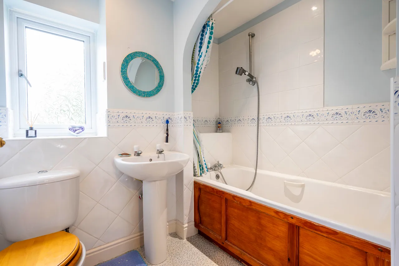 Bushel Cottage, The Maltings, OX15, photo 9
