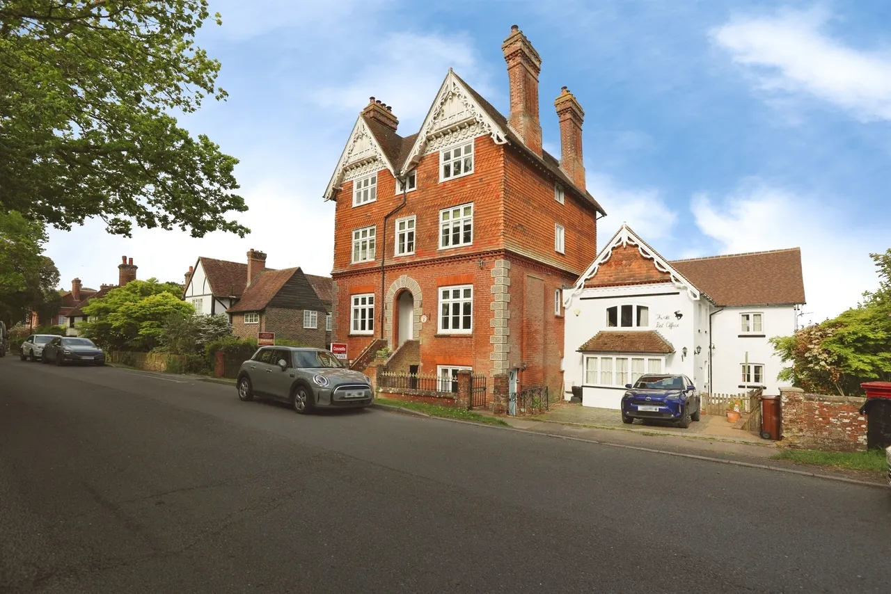 2 bed flat for sale — High Street, Hartfield