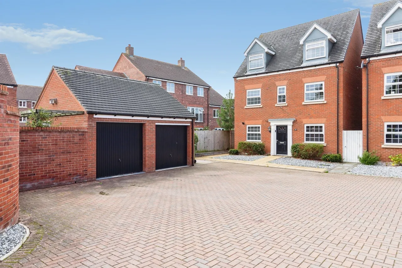 5 bed house for sale, Holden Park, Stafford, ST18