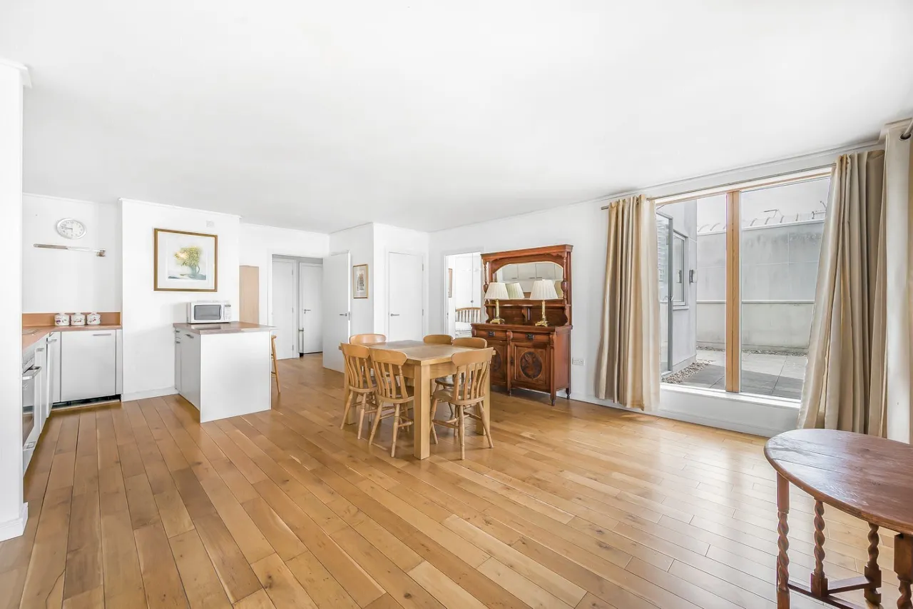 2 bed flat to rent, John Harrison Way, London, SE10