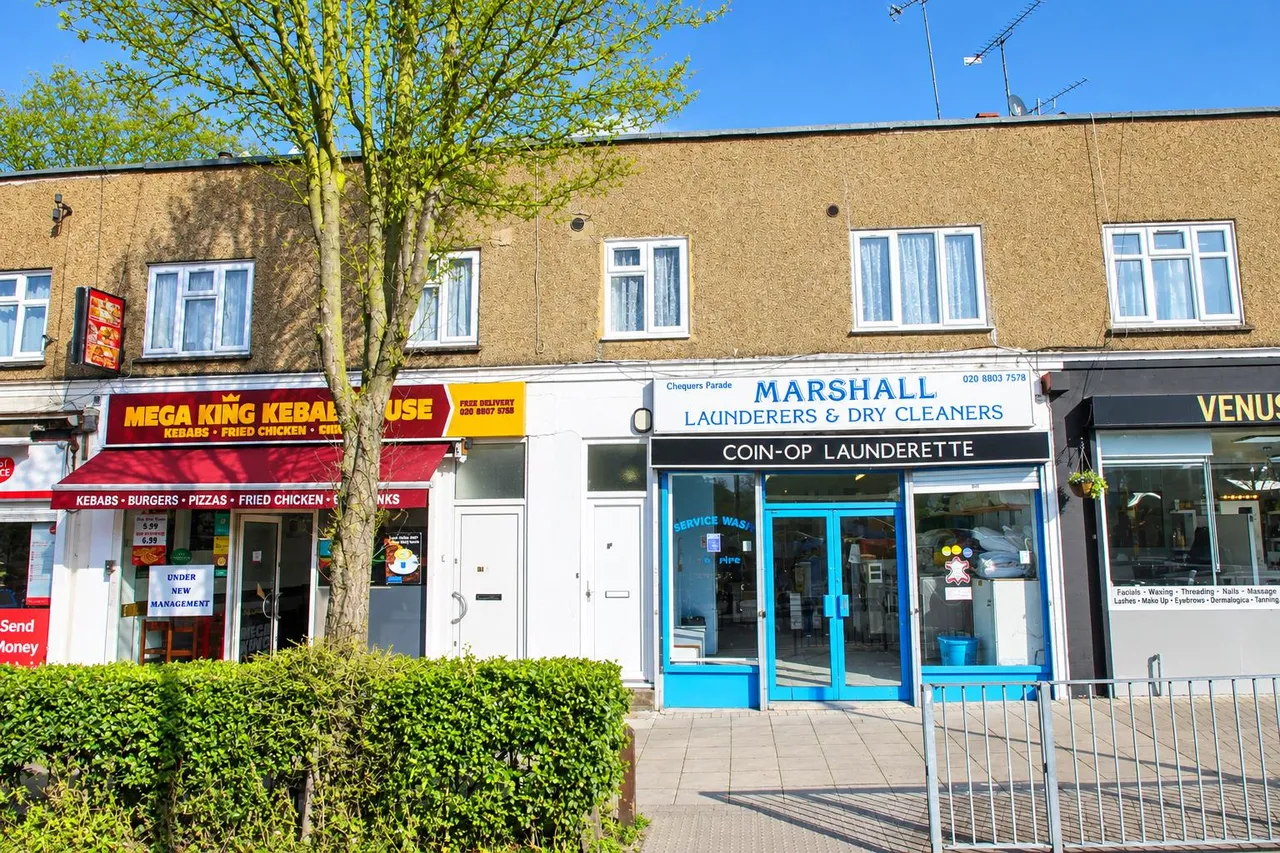 Chequers Parade, Palmers Green, N13, photo 7