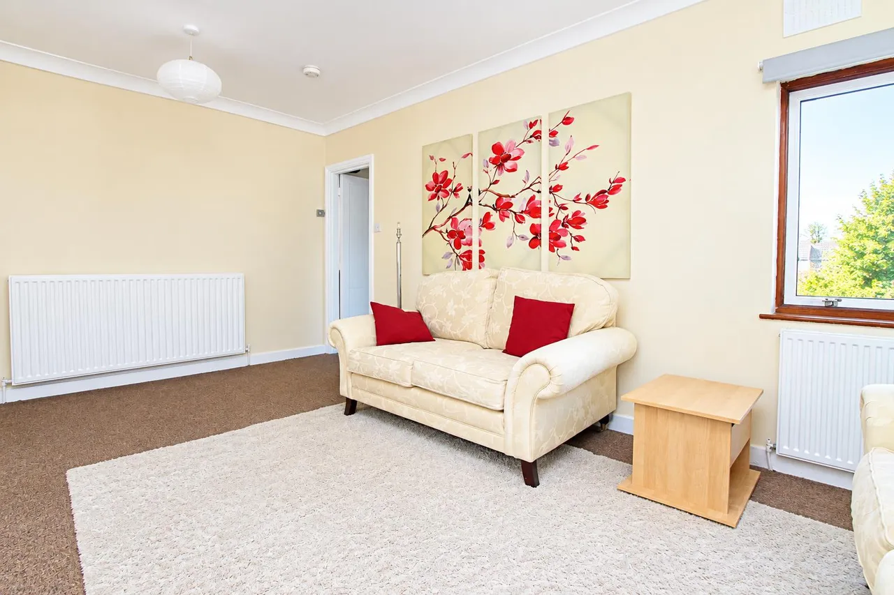 Chequers Parade, Palmers Green, N13, photo 2