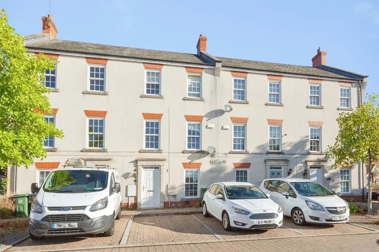 4 bed house for sale — Palmer Square, Birstall, Leicester