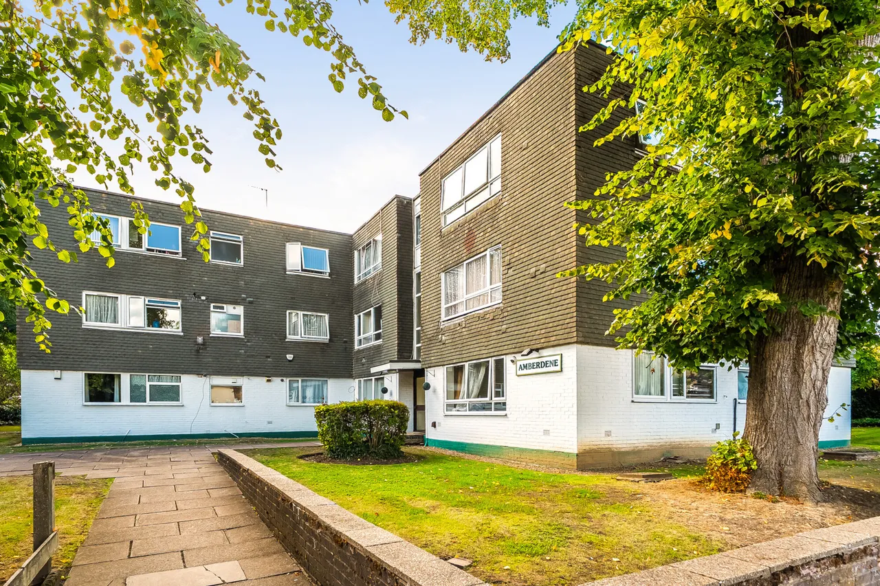 2 bed flat for sale, Uxbridge Road, Stanmore, HA7