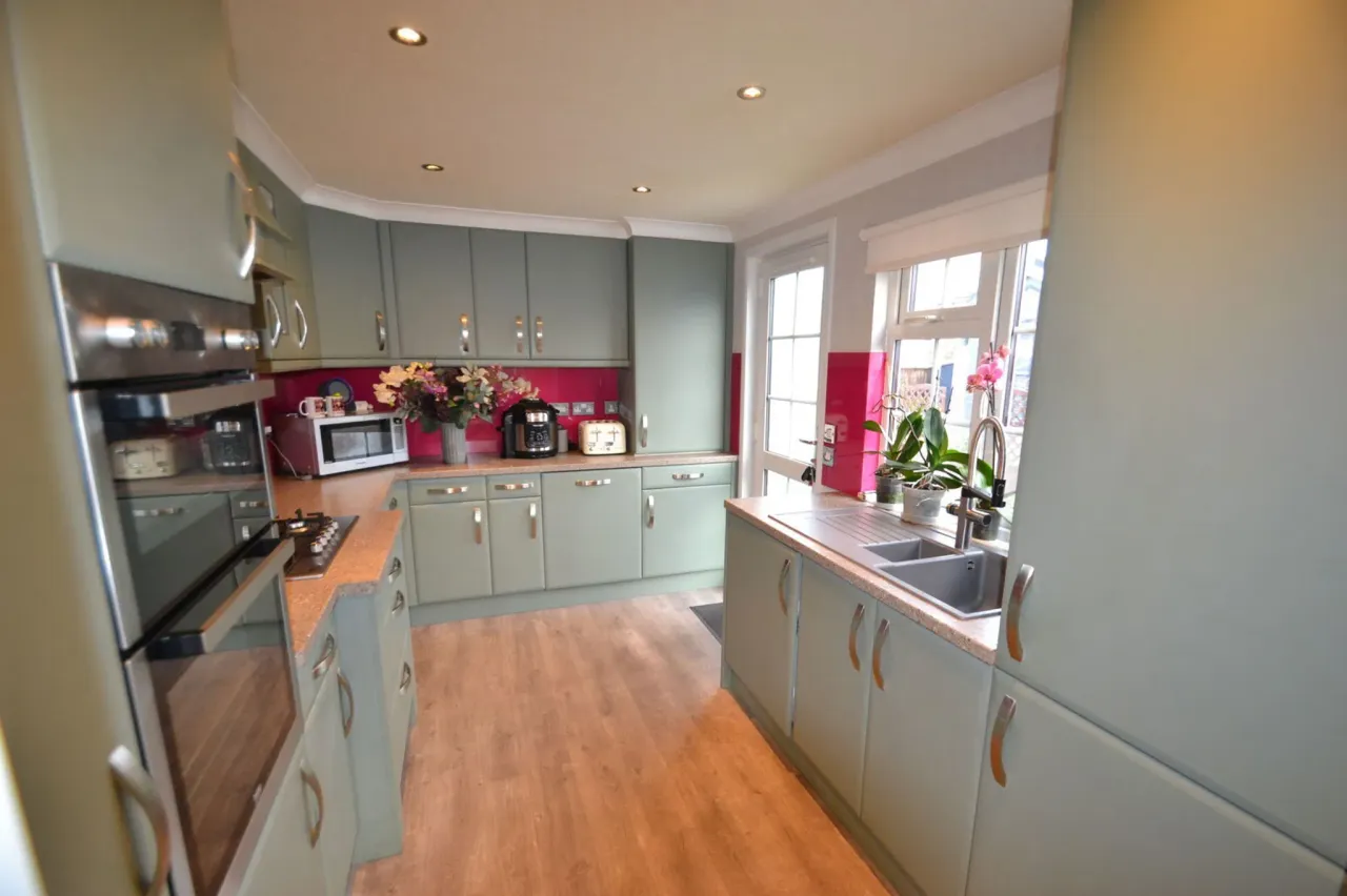 Wey Meadows, Weybridge, KT13 8XY, photo 2