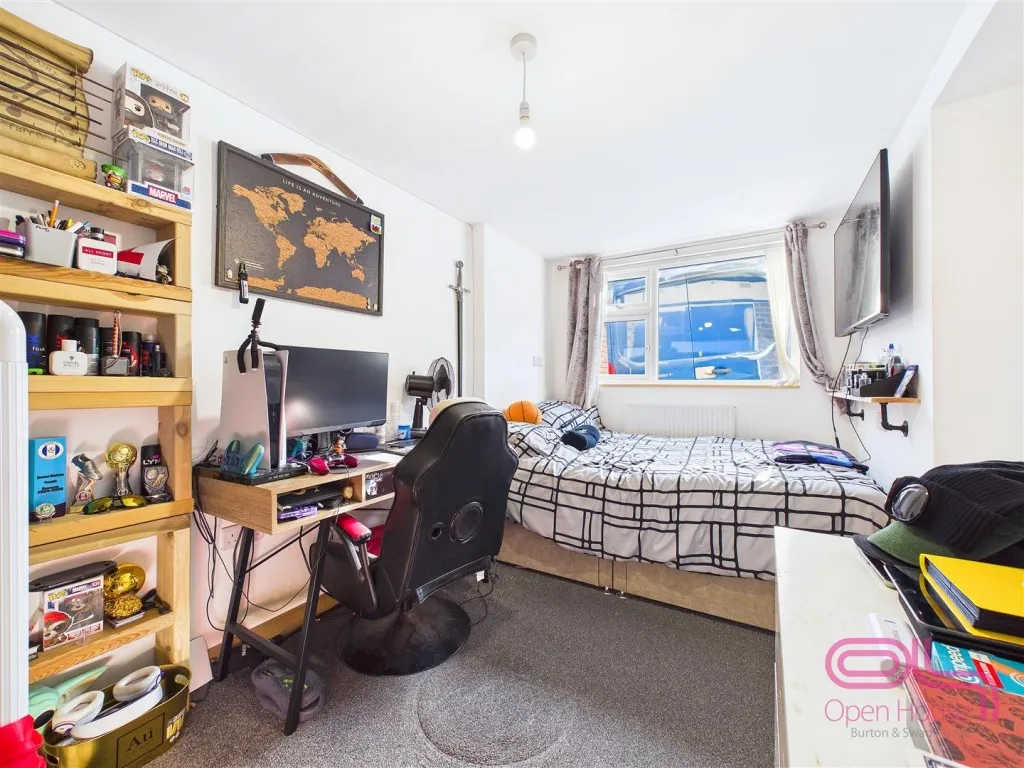 Handsacre Close, Swadlincote, DE11, photo 19