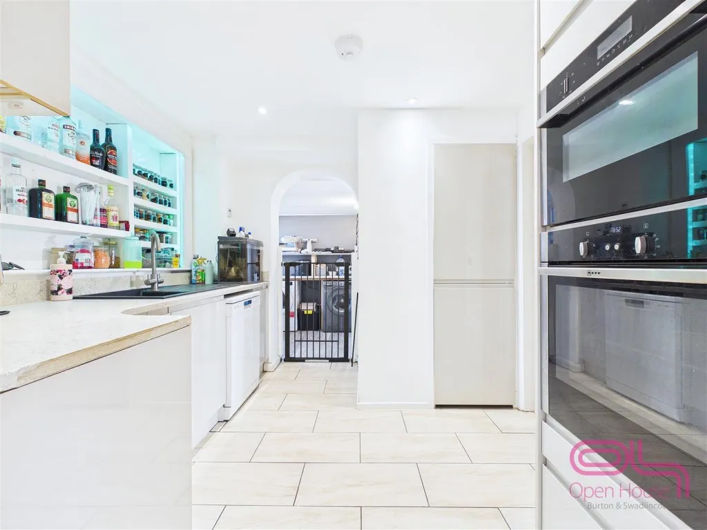 Handsacre Close, Swadlincote, DE11, photo 13